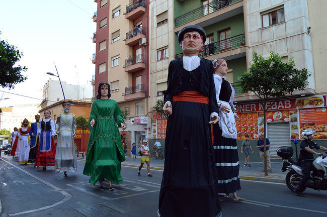 Los Gigantes y Cabezudos, una tradición revivida con ganas de ir a más