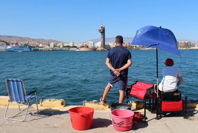 Más de treinta ‘pezqueñines’ participan en el Concurso de Pesca Infantil de la Feria