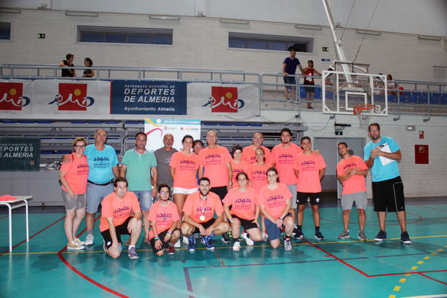 Más de 230 niños y mayores se lo pasan en grande en la Feria con el ‘Diverbasket 3 x 3’