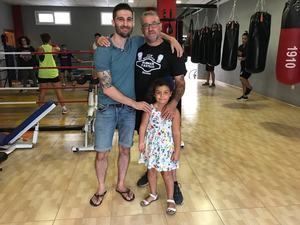 Visita del campeón de boxeo José Sánchez Romero al CD Alberto Alemán