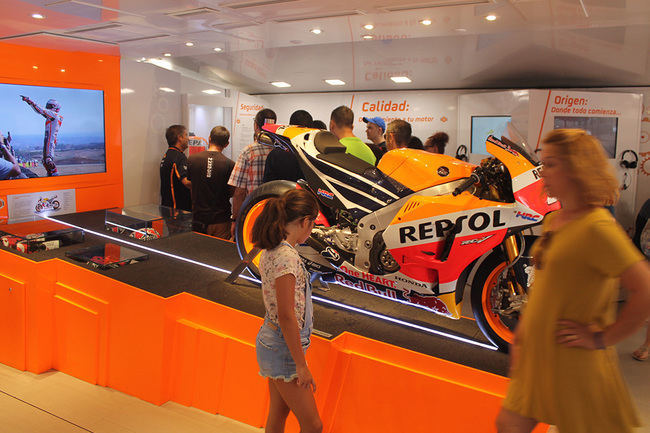 Repsol muestra en las Almadrabillas su historia en las competiciones de motor