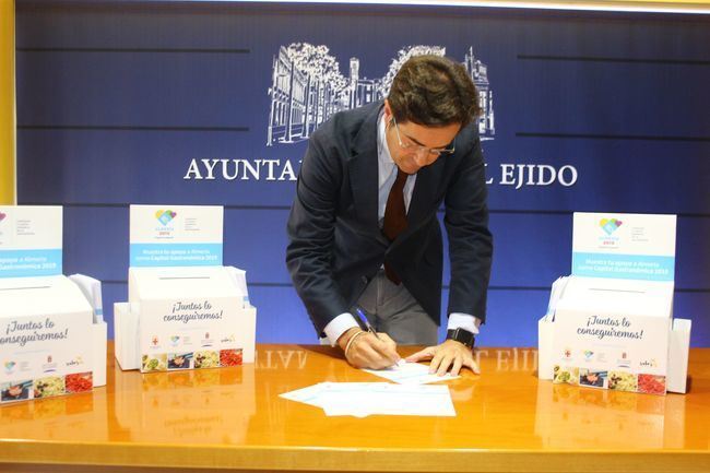 Los ejidenses ya pueden respaldar la candidatura de Almería como Capital Española de la Gastronomía 2019