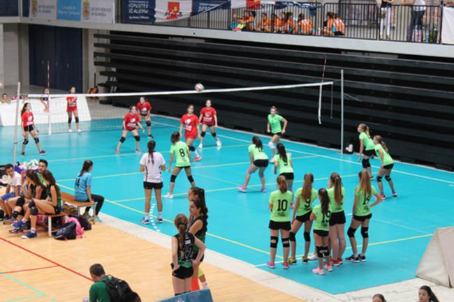 Más de 900 jóvenes disfrutan de la pasión por el voleibol en la ‘II Preseason Cup’