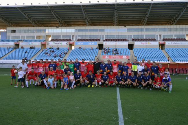 El Estadio de los Juegos Mediterráneos acoge un amistoso entre UDAlmería Veteranos y la Policía