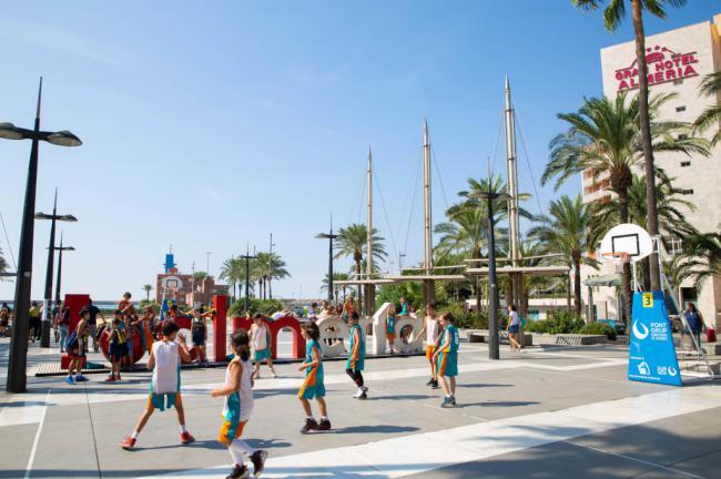 400 niños y niñas saldrán a la calle a jugar al baloncesto con el ‘Plaza 3 x 3 Caixabank’