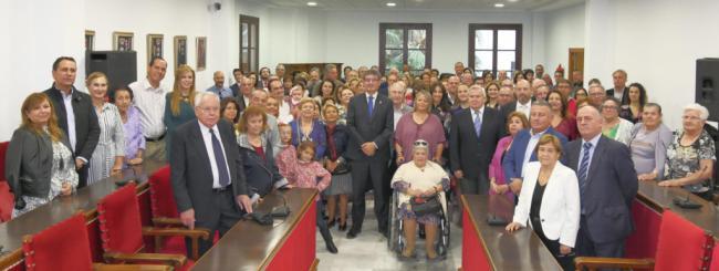 Adra reúne en el Ayuntamiento a sus alcaldes y descendientes directos desde 1834