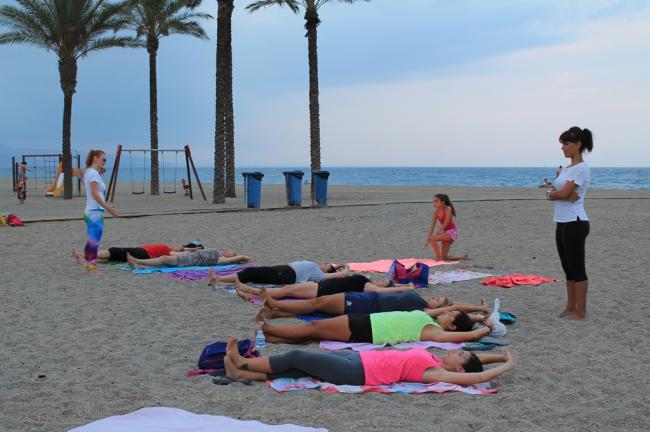 Buenos hábitos alimenticios y deporte en el IV Encuentro Saludable de Roquetas de Mar