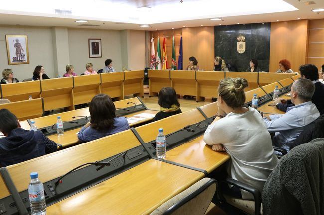 El último Consejo Municipal de la Mujer del año en El Ejido se centra en el 25 de noviembre