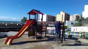 Ayuntamiento de Adra incorpora un nuevo parque infantil en Bolaños