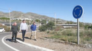 Obras de mejora y embellecimiento en el acceso de la A-7 a Adra por la zona de Guainos