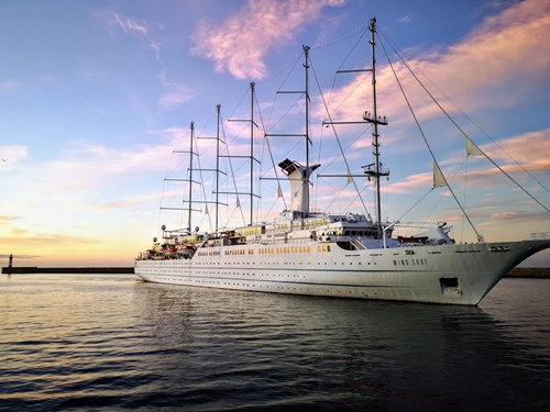 El crucero ‘Wind Surf’ hace mañana su tercera escala del año en Almería 