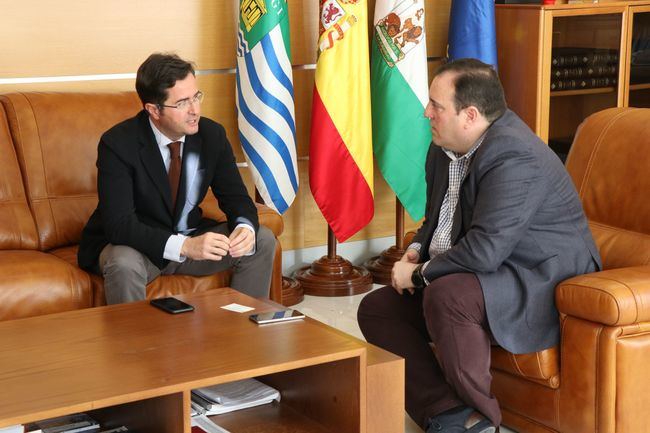 El alcalde de El Ejido recibe al nuevo director de zona Poniente de Cajamar