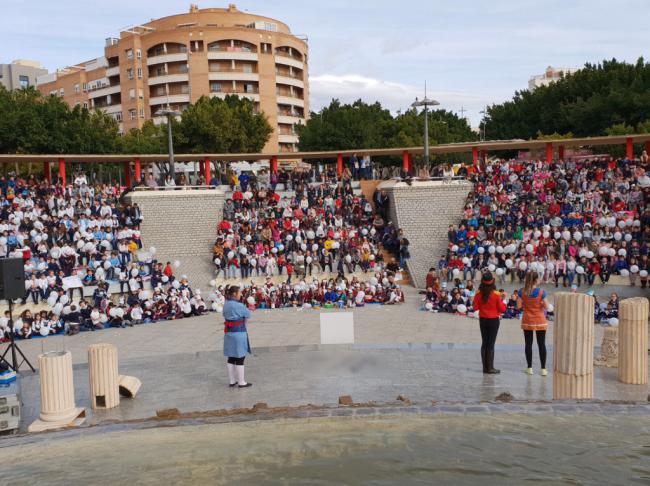 Más de 850 escolares hacen sonar sus Tambores Por La Paz en el Anfiteatro de la Rambla