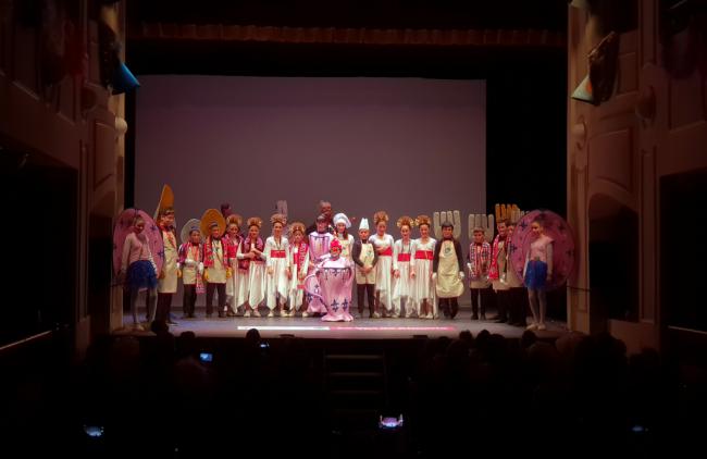 La cantera del Carnaval llena el Teatro Apolo con sus primeros pasodobles y popurrís