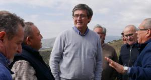 El alcalde de Adra visita la pavimentación del camino de El Trebolar