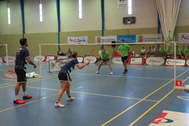 Más de 120 jugadores en los Juegos Deportivos Municipales de Bádminton