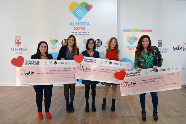 ‘Isa Abad, bolsos y complementos’ gana el concurso de escaparates por San Valentín