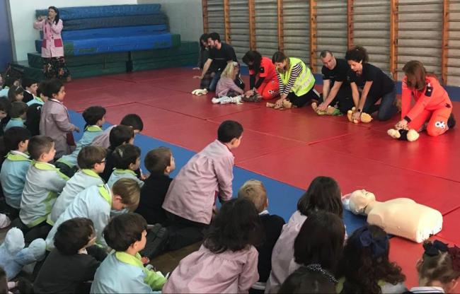 Muñecos de peluche para aprender a hace la RCP con el 061