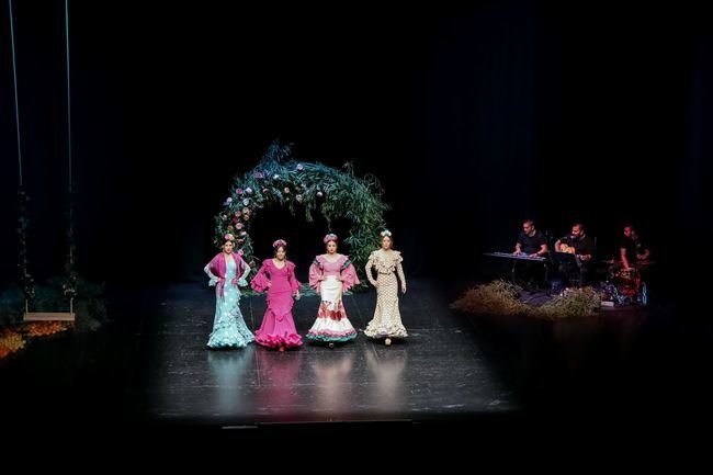 El escenario del Teatro de El Ejido se llena de moda flamenca con 'Mariar'