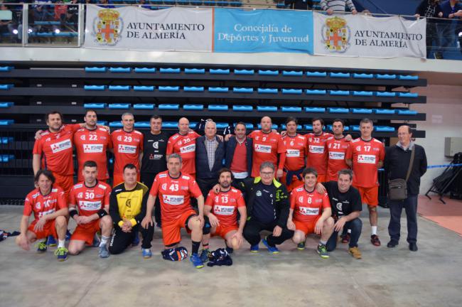 El balonmano vintage brilla en el ‘II Torneo del Circuito Andaluz de Balonmano Veteranos’