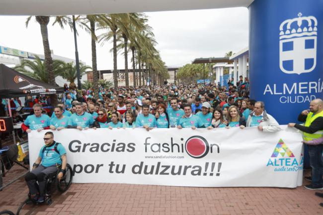 Más de 2.000 personas corren por el autismo en la ‘I Runner Fashion Carrera Azul’