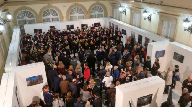 Una exposición muestra a través de 37 imágenes ‘La otra cara’ de la Semana Santa