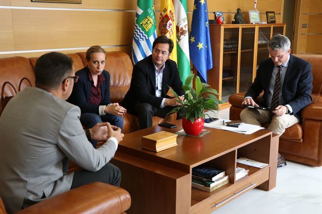 El alcalde y el delegado de Salud buscan descongestionar el Centro de Ejido Norte