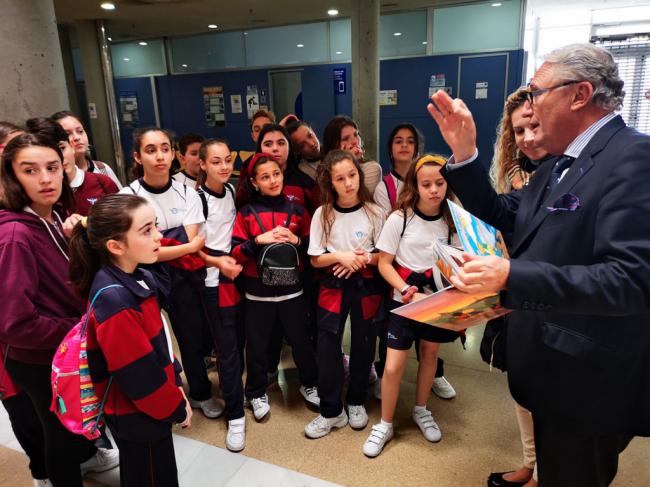 Escolares del Juan Pablo II de Almería visitan la Lonja del Pescado