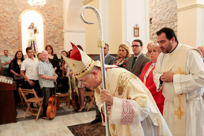 Antas reinaugura su templo parroquial con una misa de bendición del Obispo de Almería