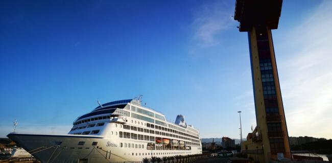 El crucero Sirena hace su segunda escala en el Puerto de Almería el día de San Juan