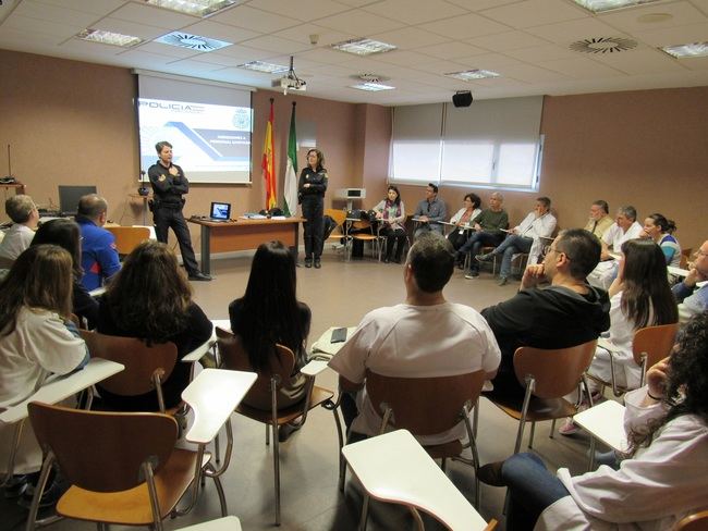 El Hospital de El Toyo acoge un taller para prevención de agresiones