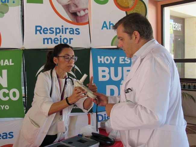 El Hospital de Poniente apuesta por la prevención en el Día Mundial Sin Tabaco