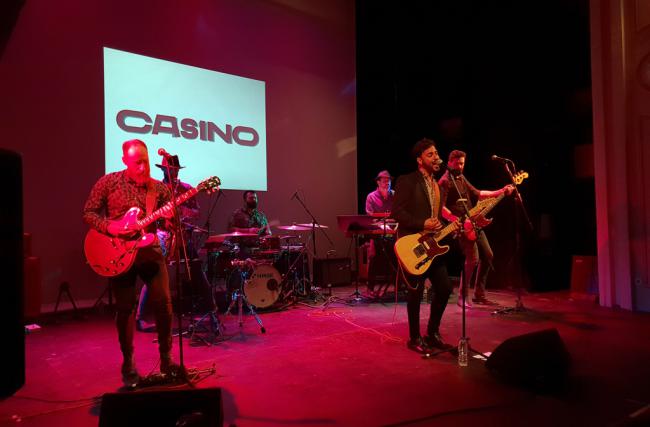 Casino convence en la presentación de su primer trabajo discográfico