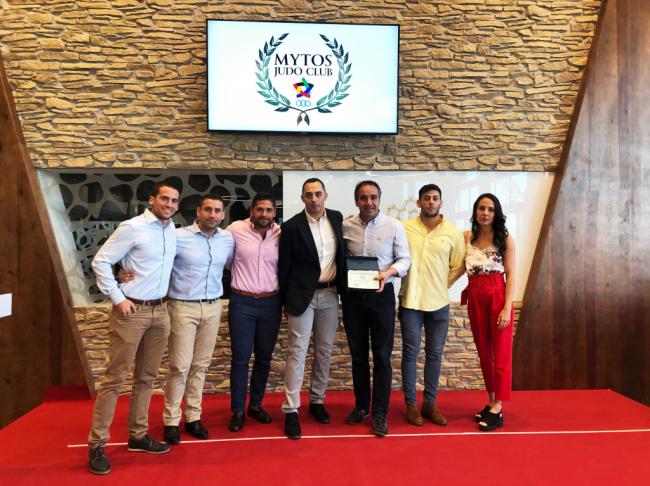 El concejal de Deportes recibe una distinción de la EDM Judo Mytos