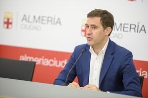 Castellón lamenta que el PSOE envíe a Adriana Lastra a Almería a “hacer turismo”