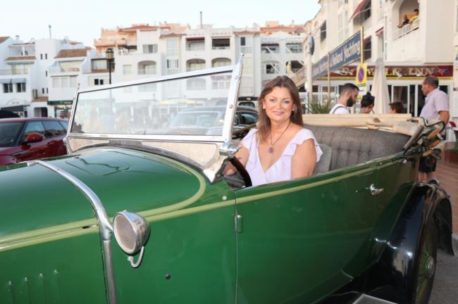 El Puerto de Almerimar viajan en el tiempo con la VIII Concentración de Coches Clásicos