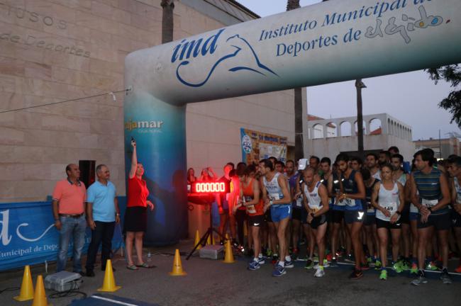 Cerca de medio millar de runners hacen la Carrera Nocturna de Balerma