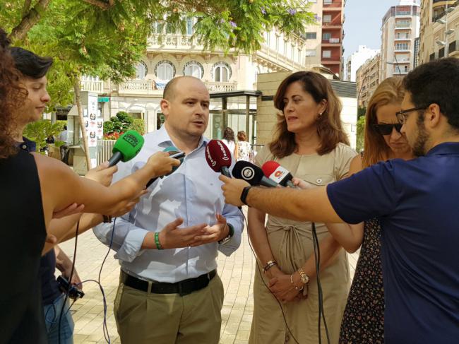 El PSOE denuncia la paralización de actividades en verano de Almería 2019