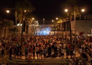 La Guardia conquista Cabo de Gata con su pop rock de corte clásico