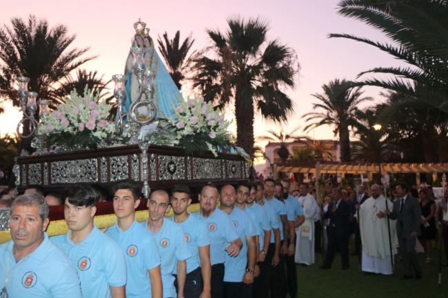 La patrona de los pescadores procesionó por la bahía carbonera