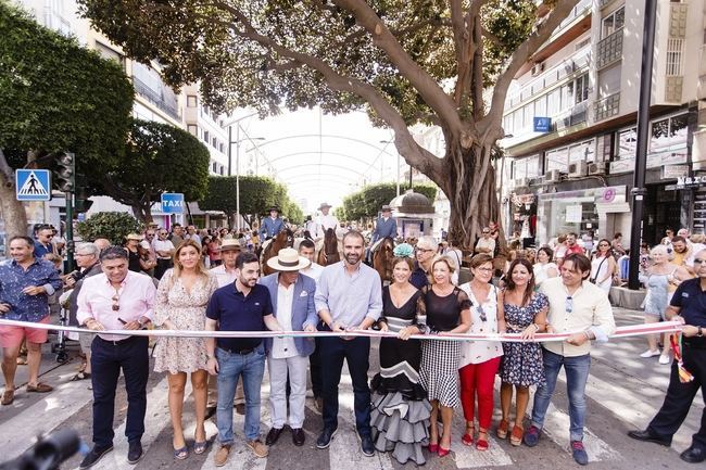 El tradicional paseo de caballos vuelve al centro por #AlmeríaEnFeria