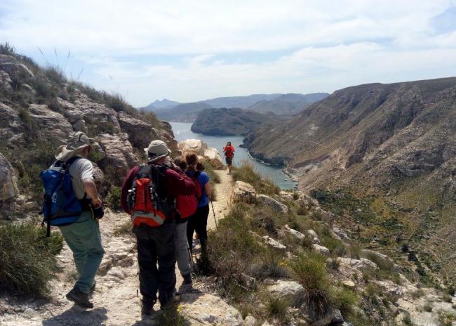 El PMD anima a practicar senderismo con una ruta en la Cala del Cuervo