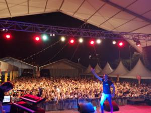 El Concierto Joven previo a la Feria de Adra llena la Caseta Municipal