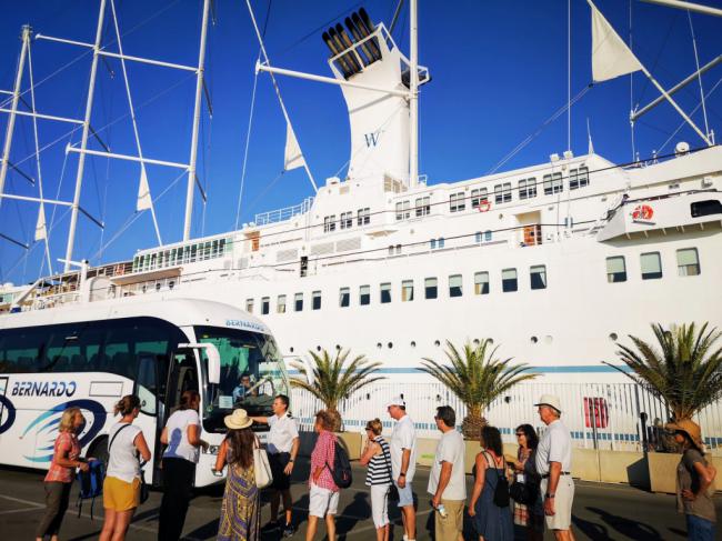 Quinta escala del Wind Surf en el Puerto de Almería