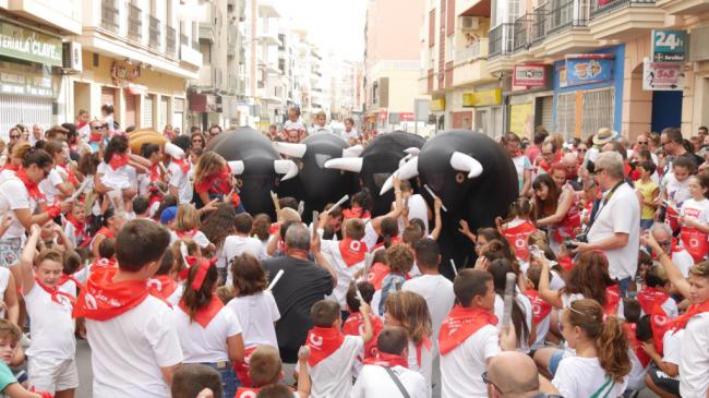 Casi un millar de personas en el XIV Encierro de San Nicolás de Tolentino