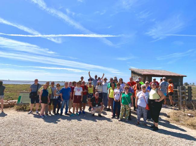 Los turistas se pasean por Cabo de Gata para despedir el verano