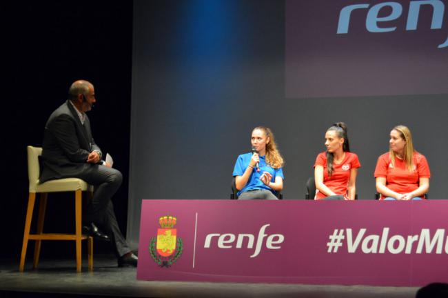 El arbitraje femenino español se reivindica en el Teatro Apolo