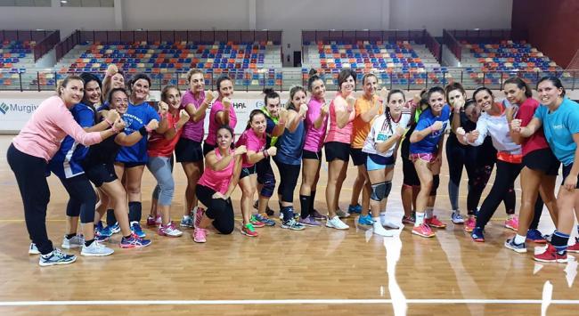 El balonmano almeriense une a 30 mujeres veteranas en el club Towanda