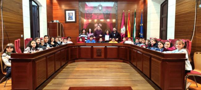 Conocen el Ayuntamiento de Vera en el Día de la Constitución