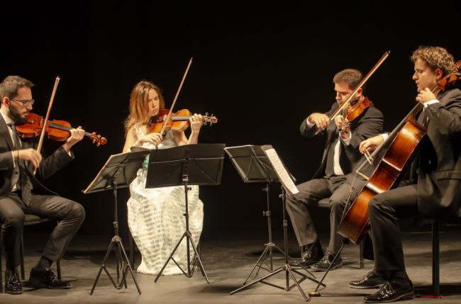 ‘Cuarteto Granada’ deleita con un concierto lleno de sensibilidad y talento en el Teatro Apolo